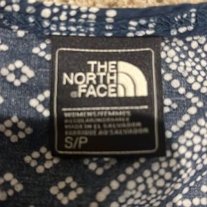 Women’s north face Small, petite, blue, and white tank top.